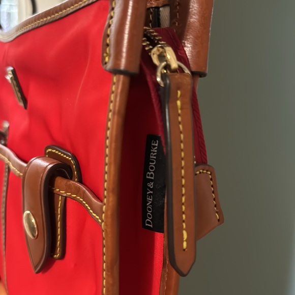 Dooney and Bourke red purse- used/ still in very good condition - Picture 2 of 12